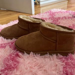 brand new never worn ugg  ultra mini size 6